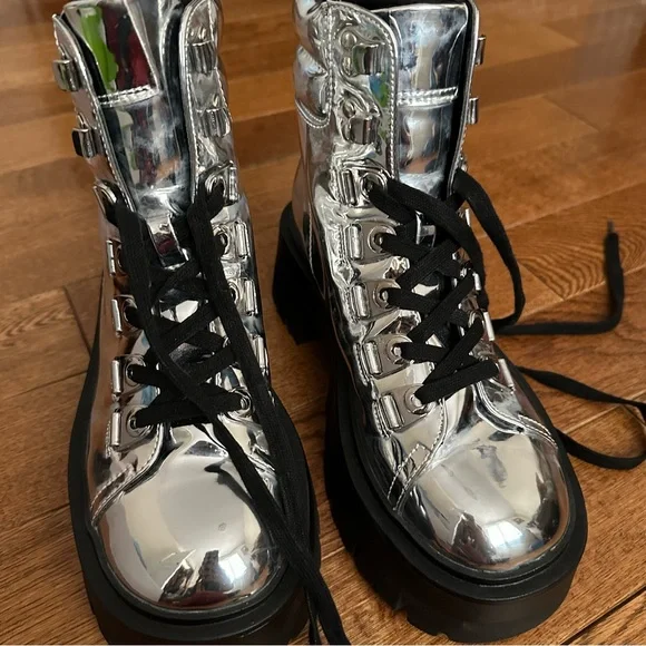 Metallic boots - Picture 7 of 11